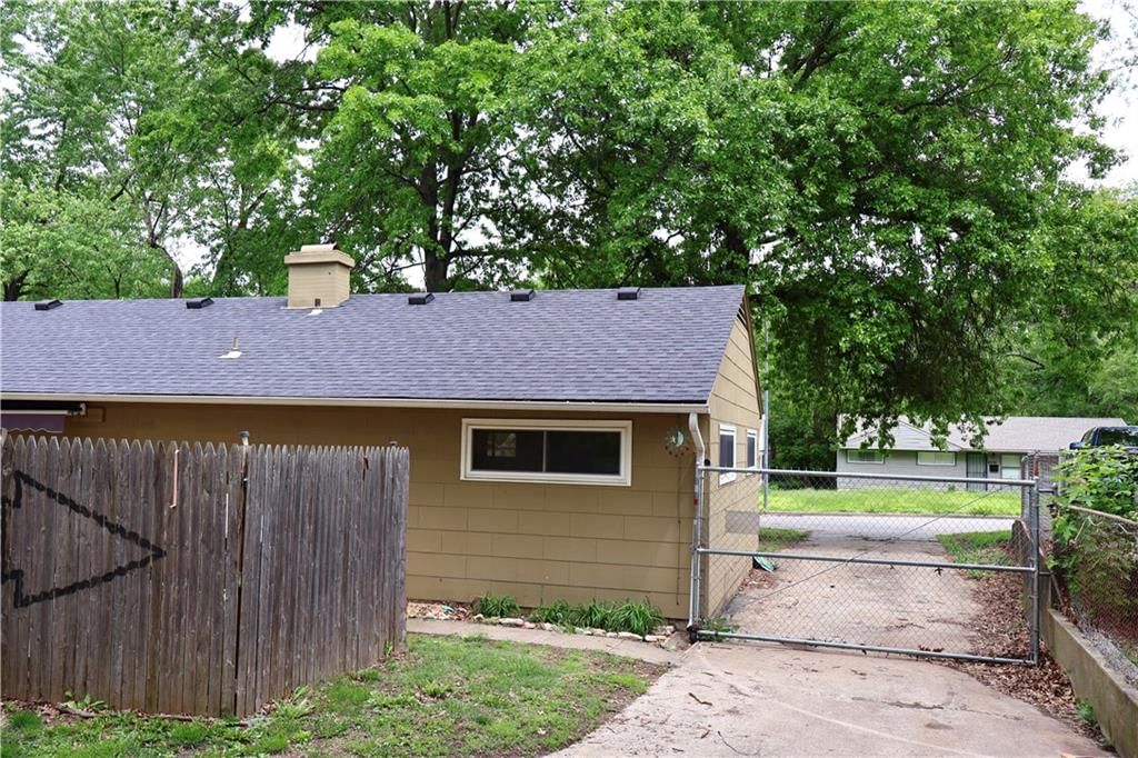 10710 Newton Avenue — photo 25