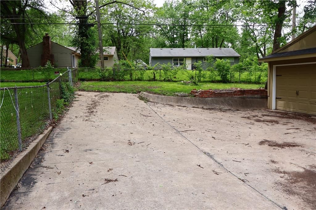 10710 Newton Avenue — photo 28