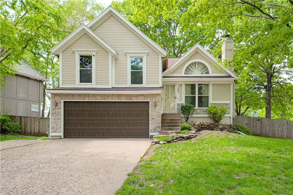 1207 N Anne Shirley Drive, Olathe, KS