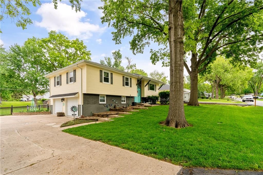 8903 N Holmes Street — photo 2