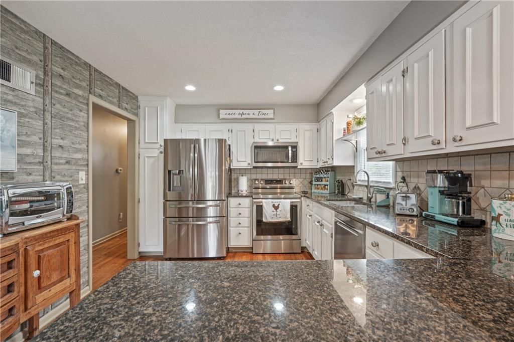 8903 N Holmes Street — photo 10