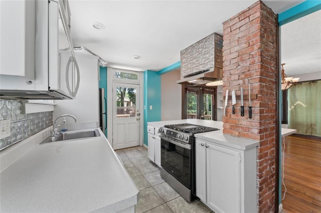 3925 Genessee Street — photo 17