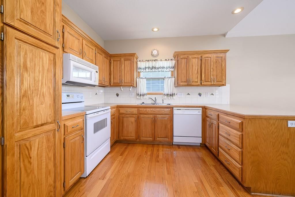 2512 N 111th Terrace — photo 8