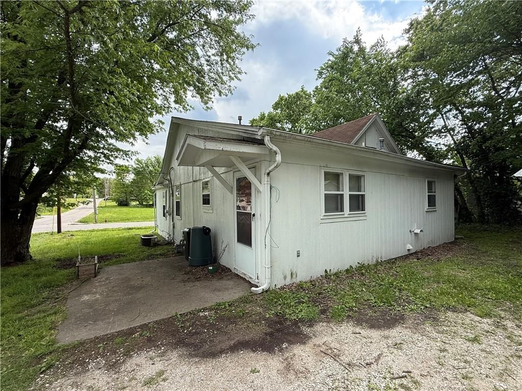 802 W Lexington Street — photo 10