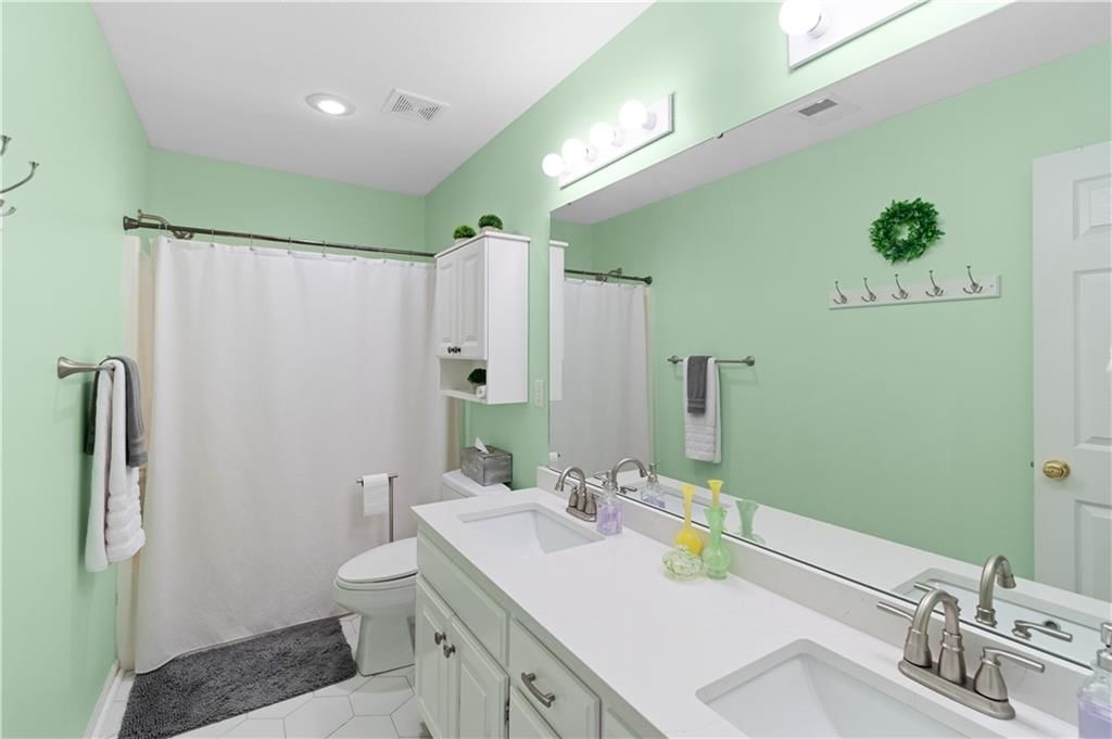 1110 Sarah Lane — photo 4
