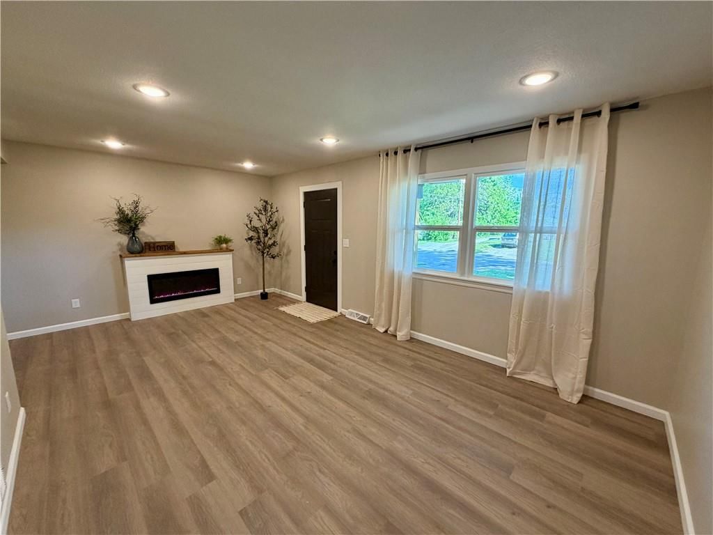 618 E Massasoit Street — photo 4