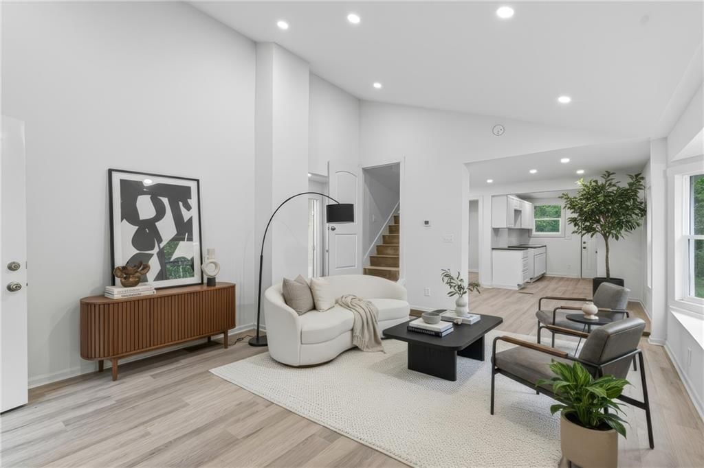 4015 Myrtle Avenue — photo 2
