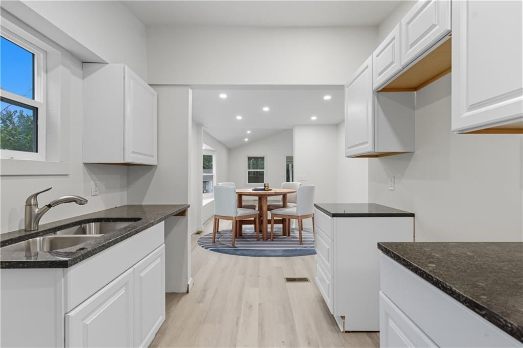 4015 Myrtle Avenue — photo 3