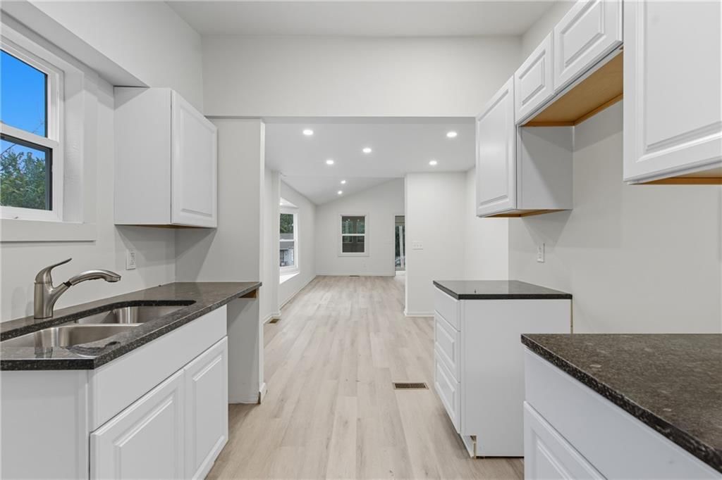 4015 Myrtle Avenue — photo 9
