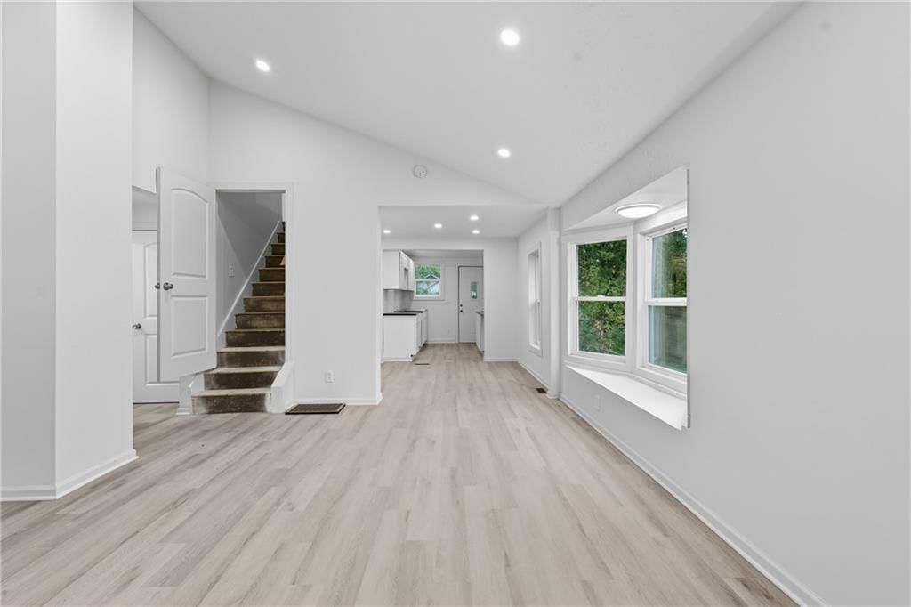 4015 Myrtle Avenue — photo 10