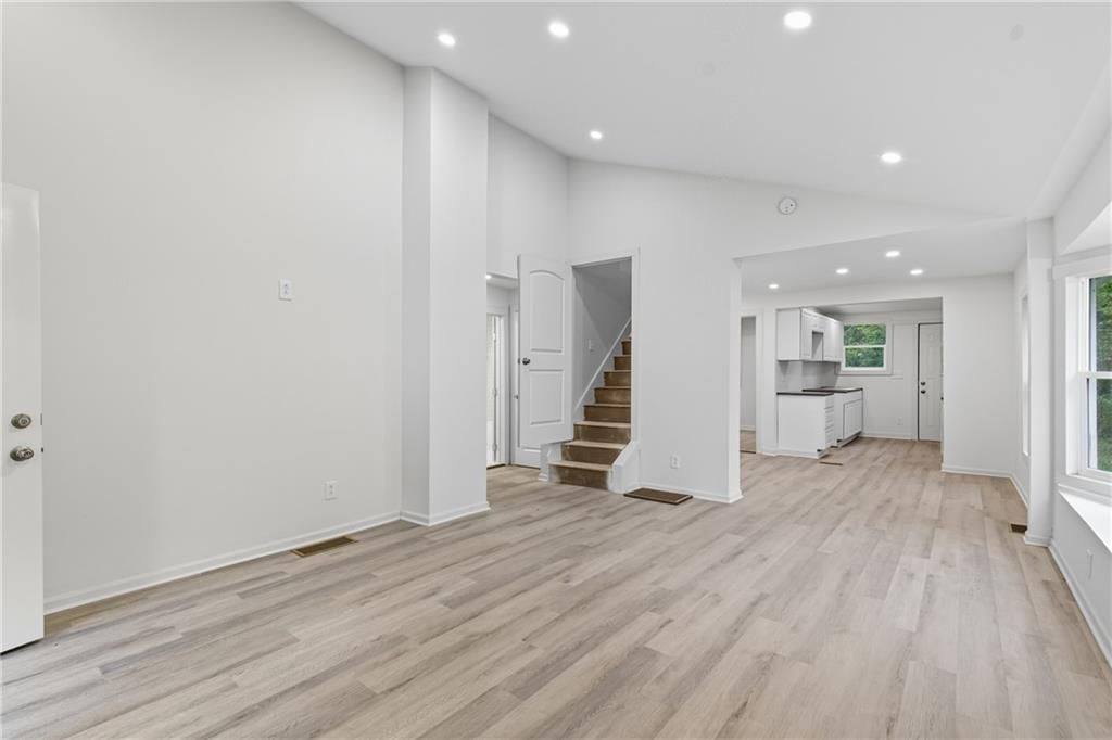 4015 Myrtle Avenue — photo 11