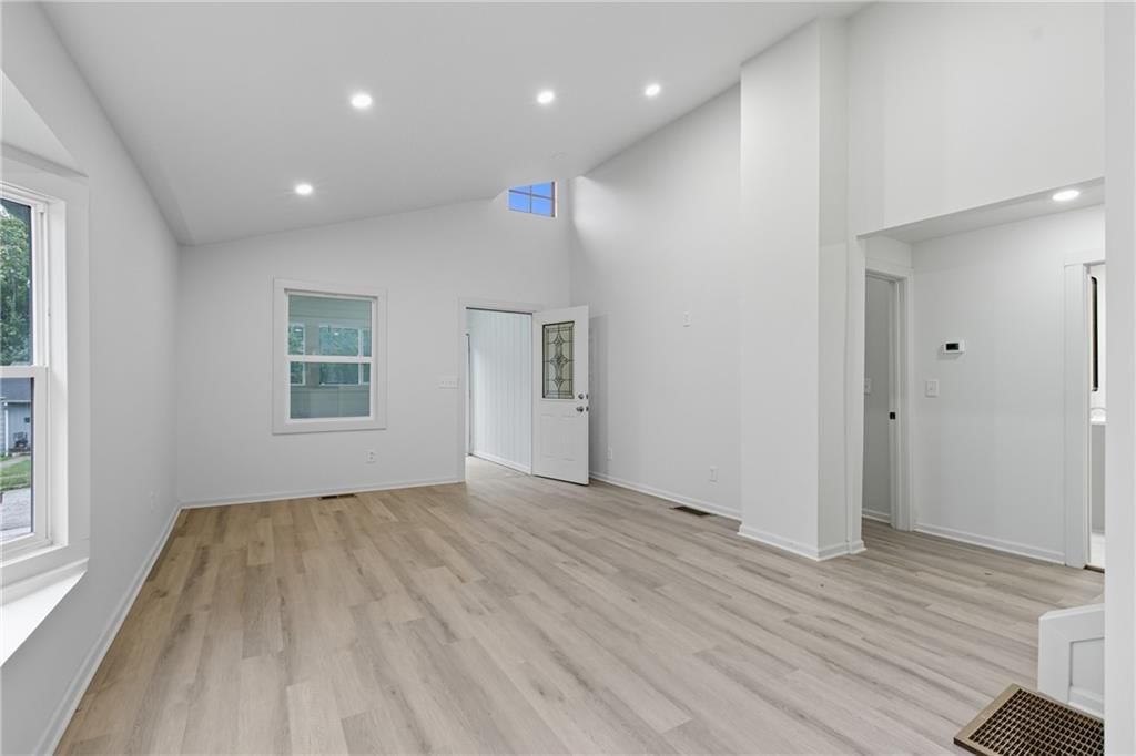 4015 Myrtle Avenue — photo 12
