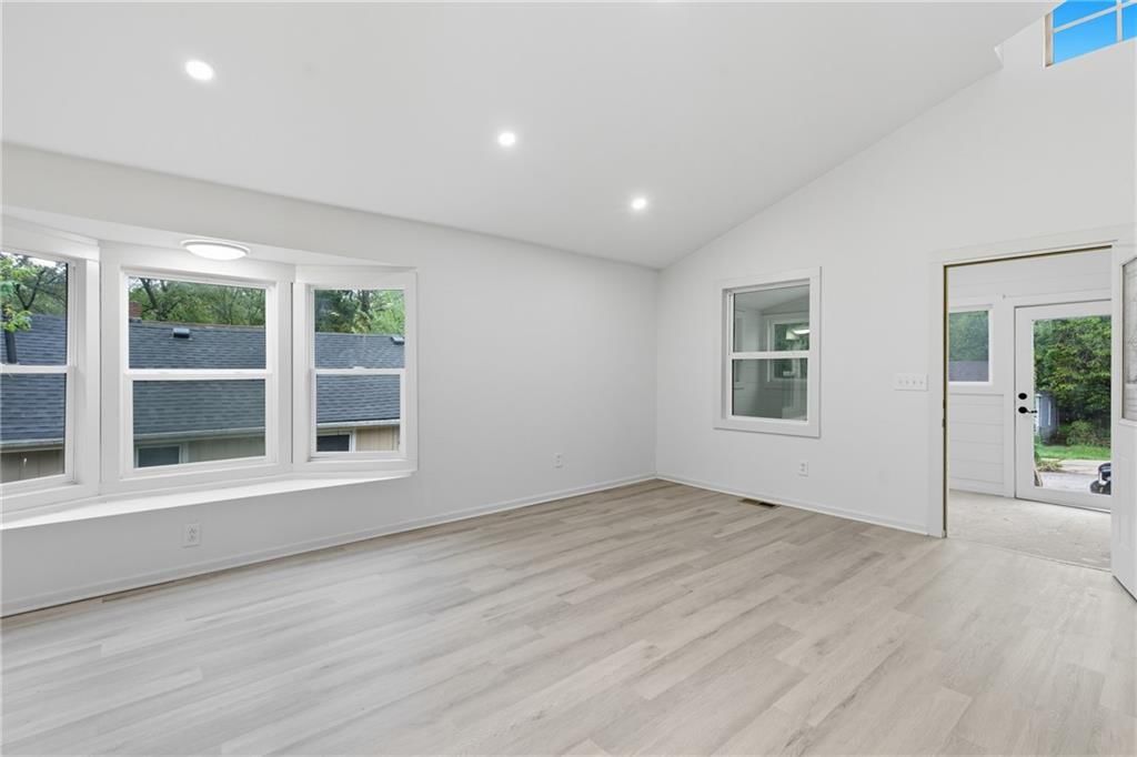 4015 Myrtle Avenue — photo 13