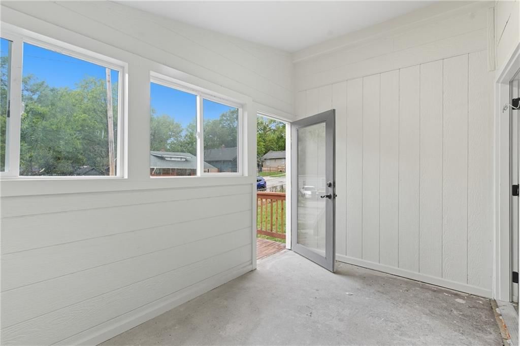 4015 Myrtle Avenue — photo 19