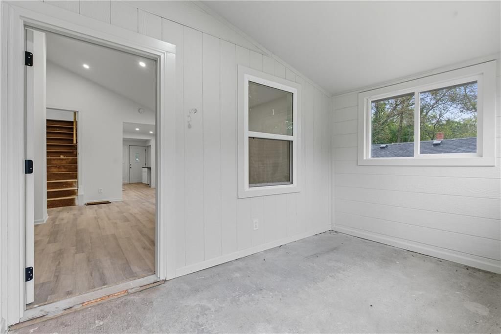 4015 Myrtle Avenue — photo 20