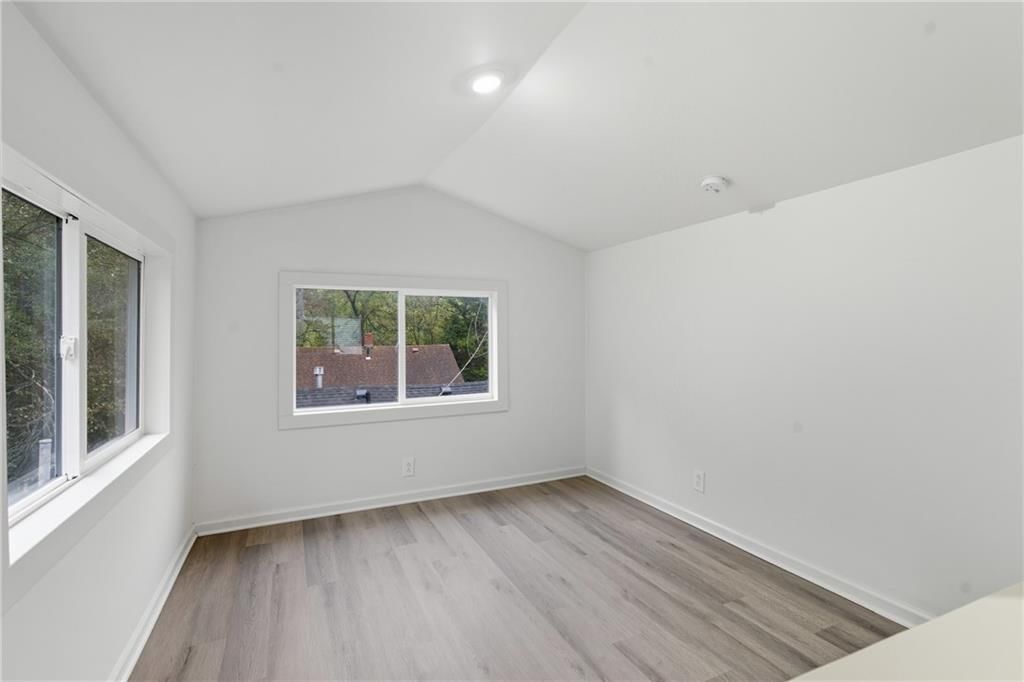 4015 Myrtle Avenue — photo 26