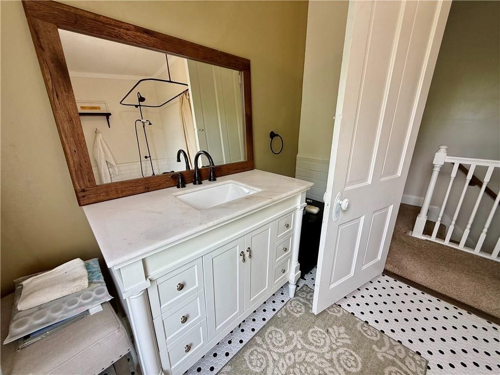 121 W Royle Street — photo 16