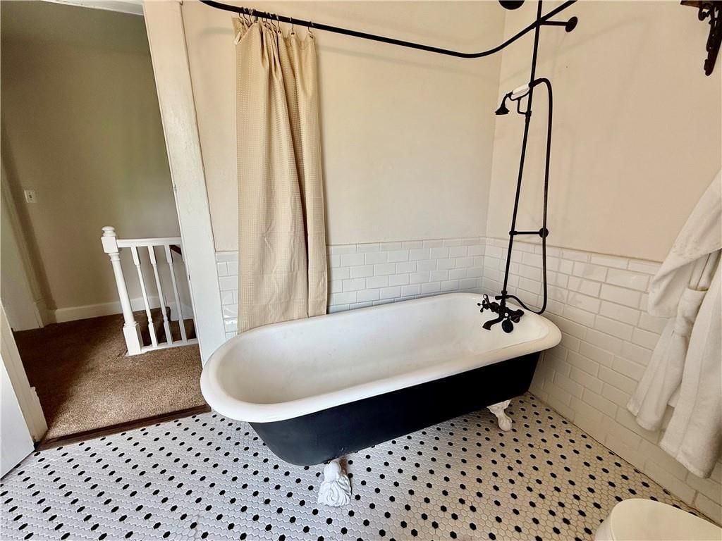 121 W Royle Street — photo 17