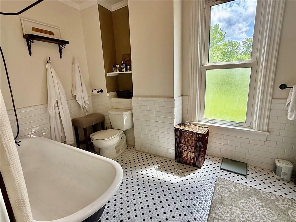 121 W Royle Street — photo 18