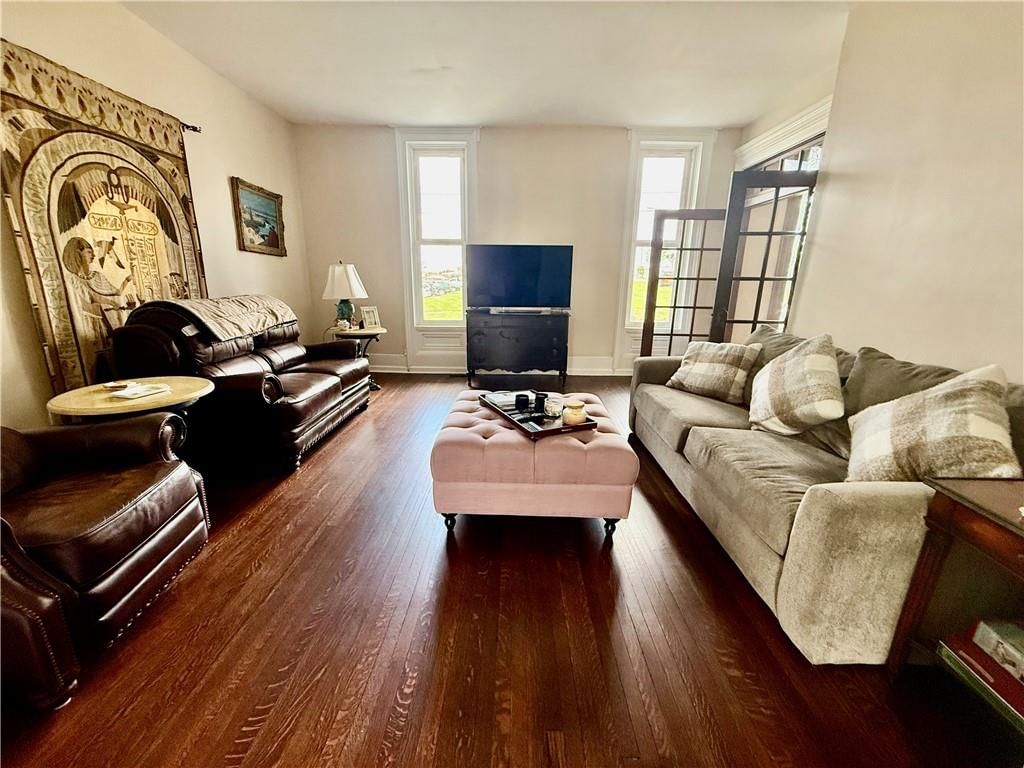 121 W Royle Street — photo 32