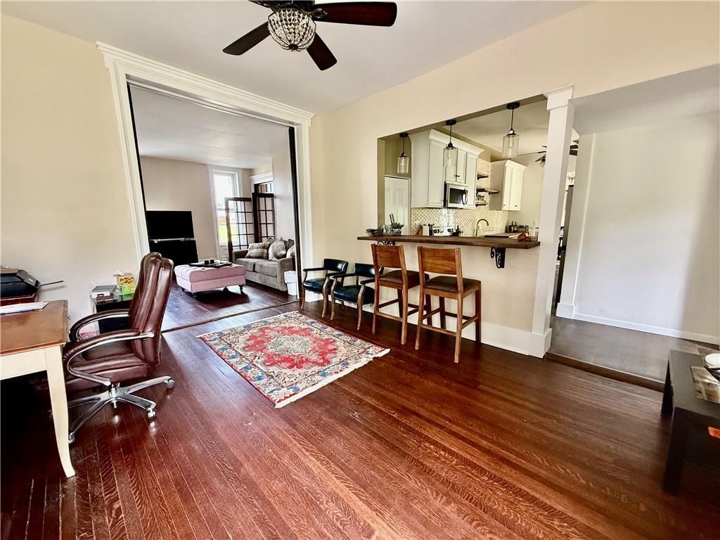 121 W Royle Street — photo 33