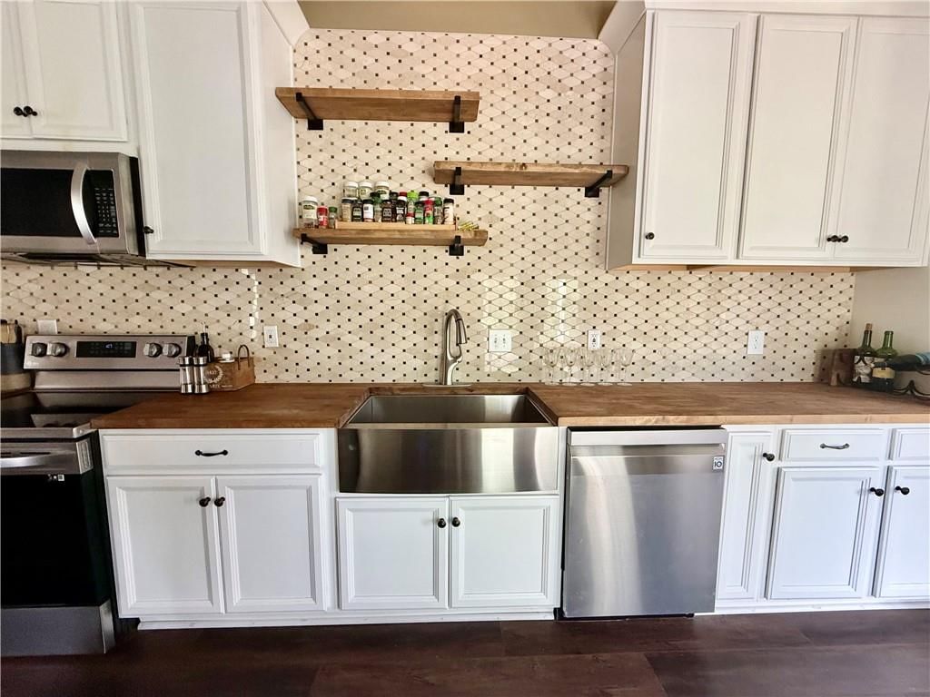 121 W Royle Street — photo 35