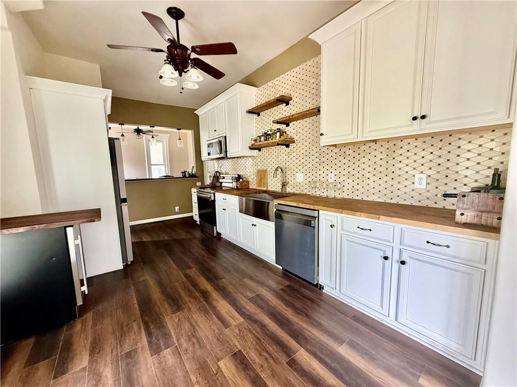 121 W Royle Street — photo 38