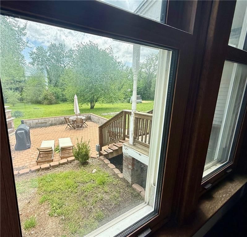 121 W Royle Street — photo 40