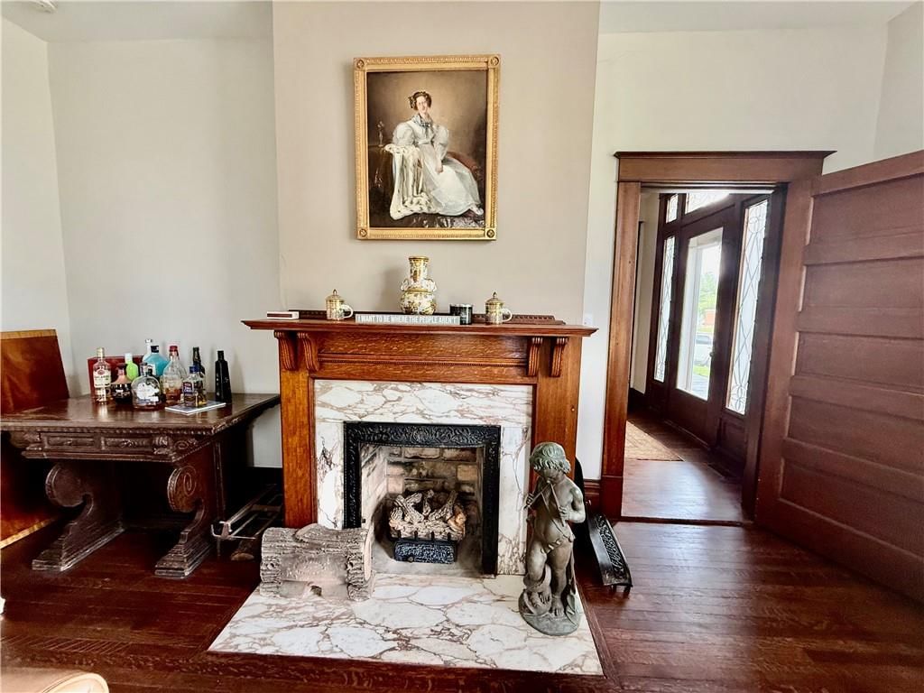 121 W Royle Street — photo 44