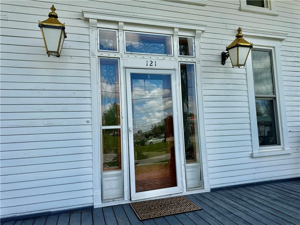 121 W Royle Street — photo 51