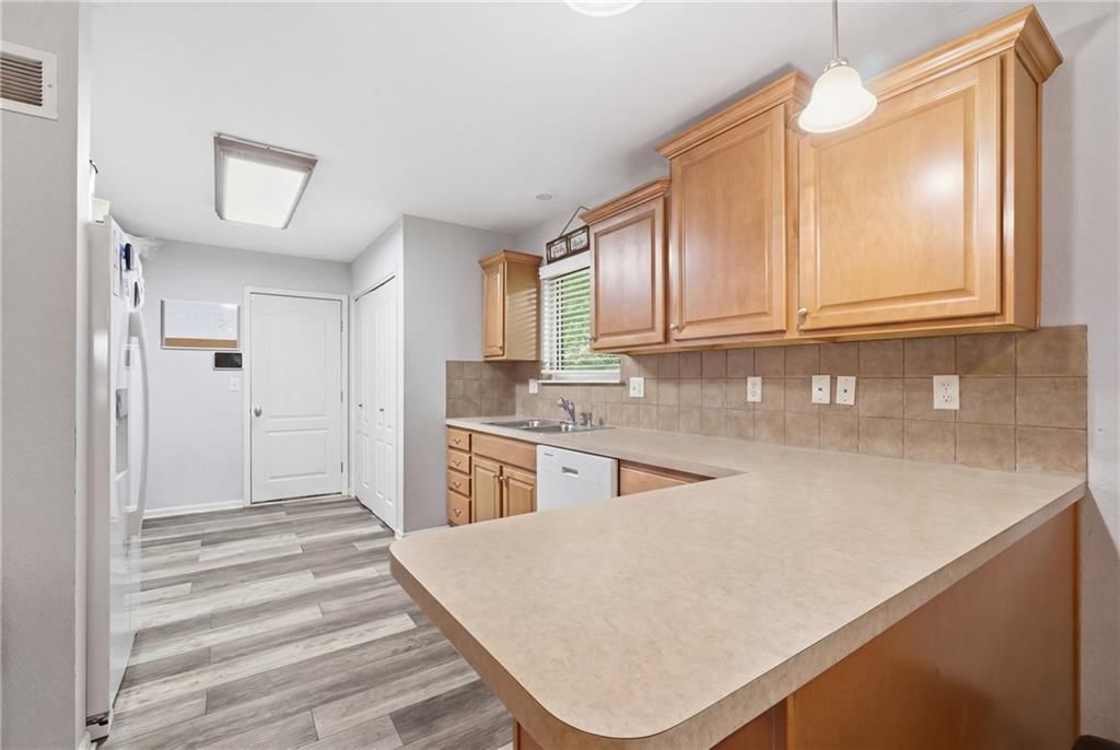 4512 Hedges Avenue — photo 6