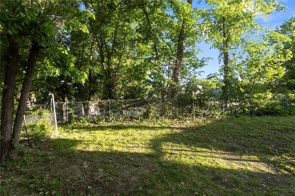 751 Simspon Avenue — photo 27