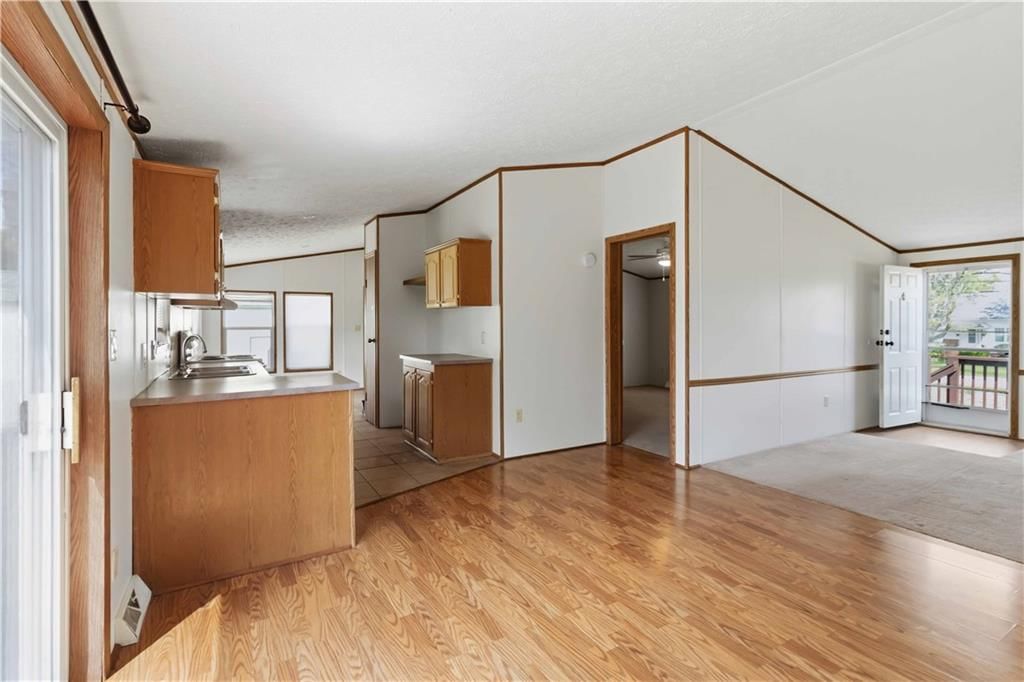 400 Emma Street — photo 10