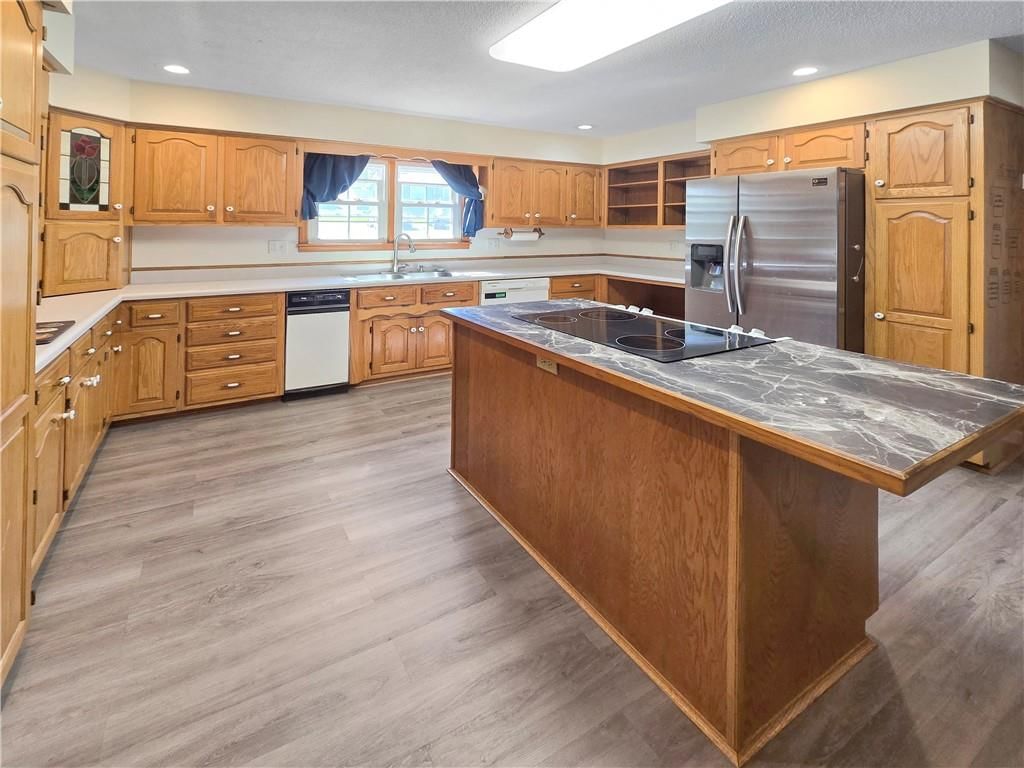 209 W 6th Street — photo 16