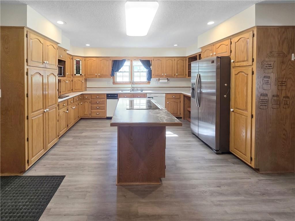 209 W 6th Street — photo 17