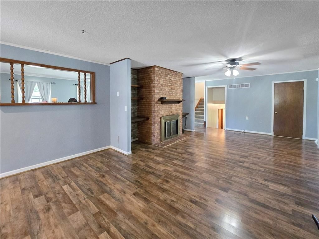 209 W 6th Street — photo 20