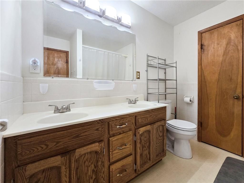 209 W 6th Street — photo 27