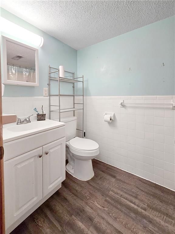 209 W 6th Street — photo 30