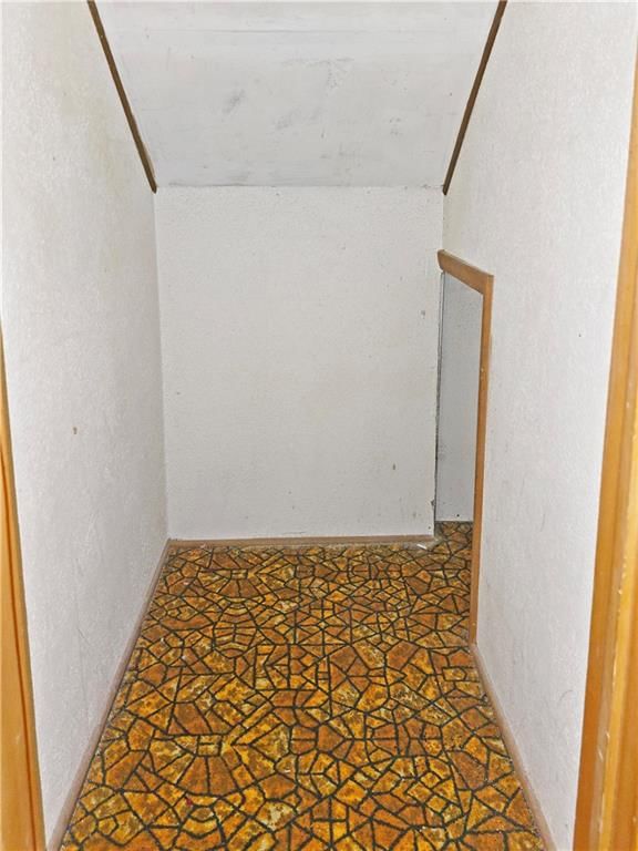209 W 6th Street — photo 33