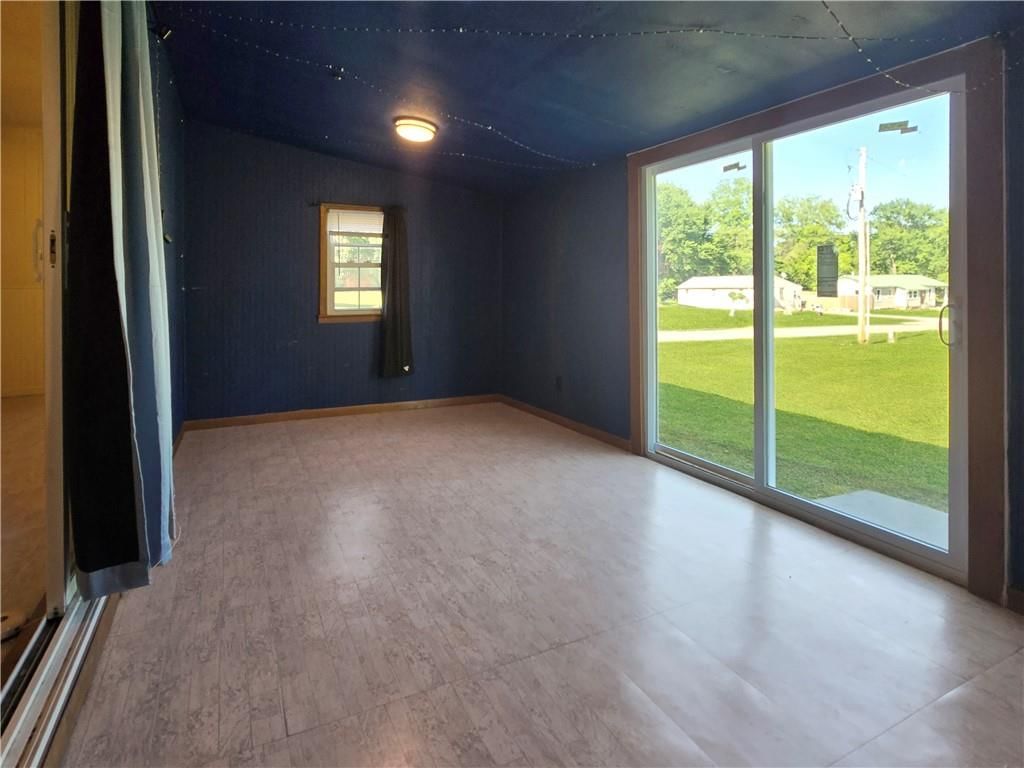 209 W 6th Street — photo 36