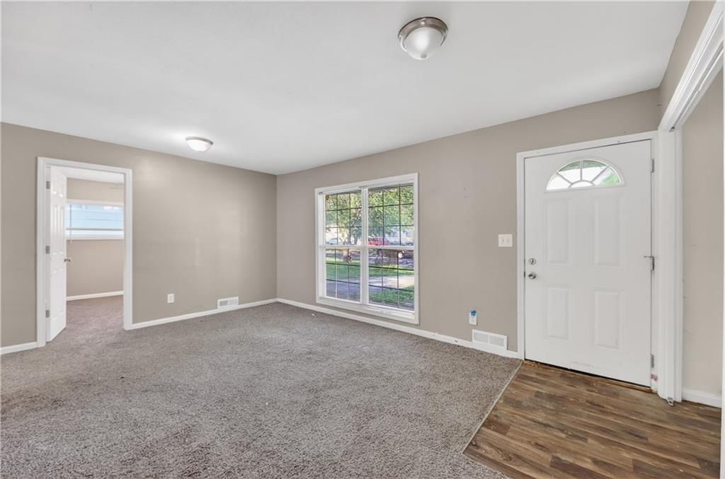 11217 PALMER Avenue — photo 4