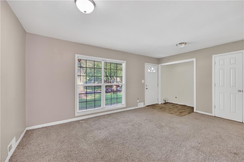 11217 PALMER Avenue — photo 5