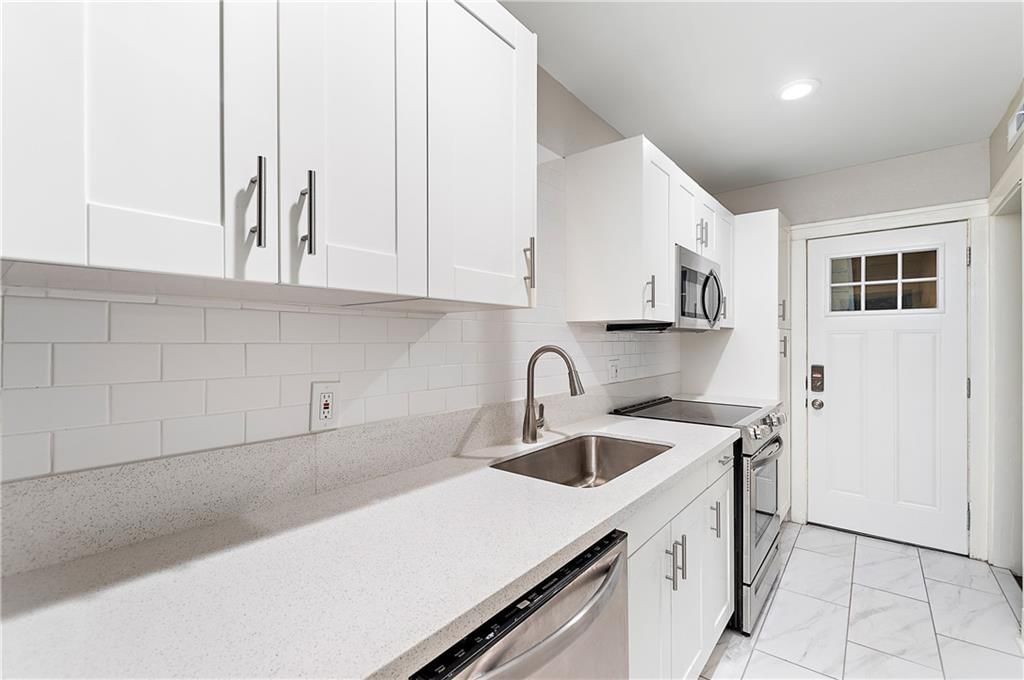 2805 Charlotte Street — photo 12