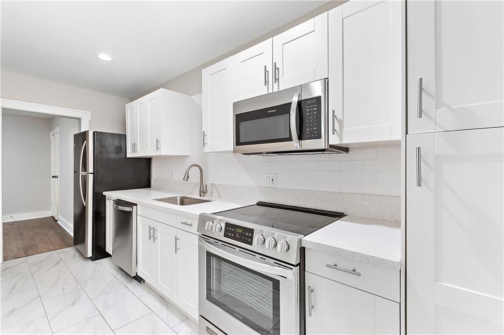 2805 Charlotte Street — photo 13