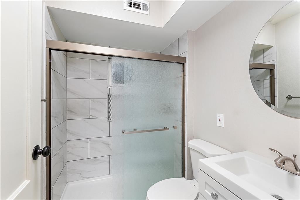 2805 Charlotte Street — photo 17