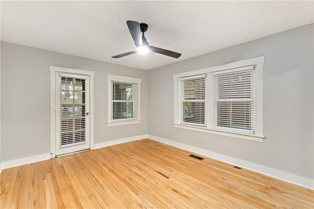 2805 Charlotte Street — photo 22