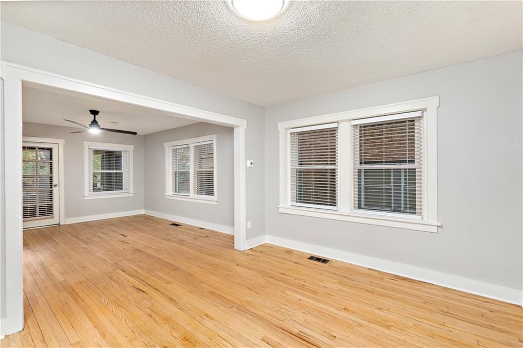 2805 Charlotte Street — photo 24