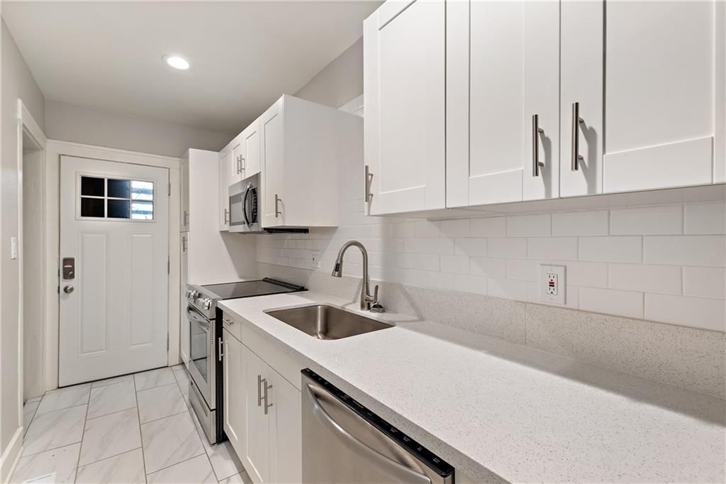 2805 Charlotte Street — photo 26