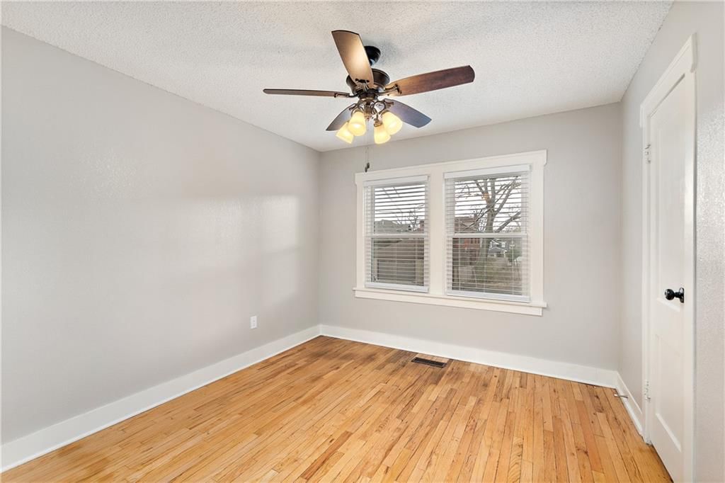 2805 Charlotte Street — photo 28