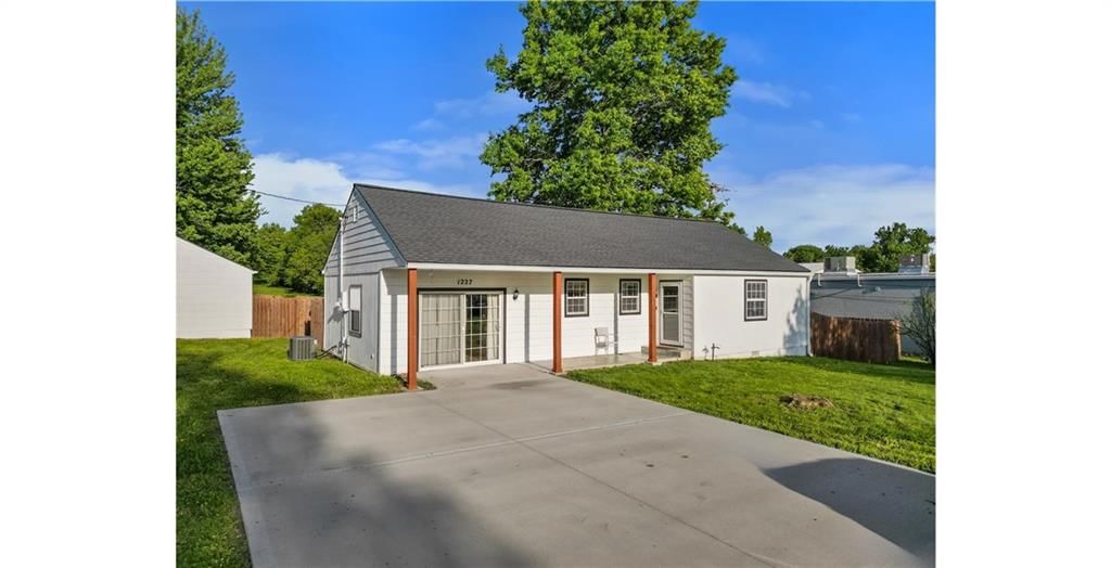 1227 N Jesse James Road — photo 4